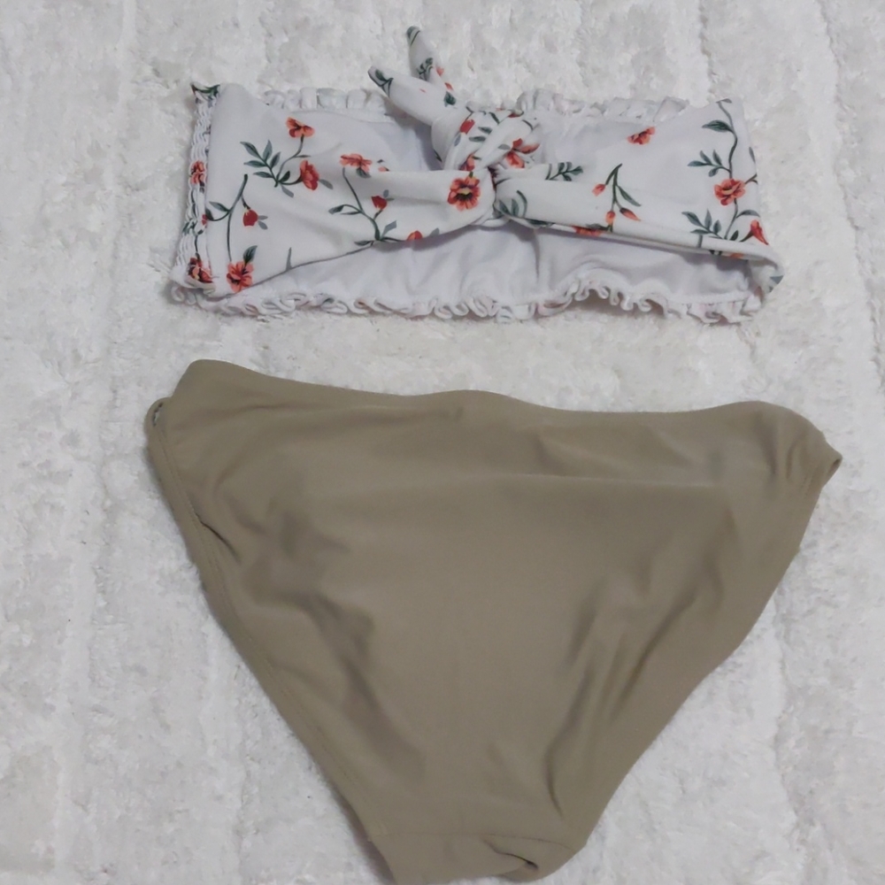 Swimsuit - Picture 2 of 3
